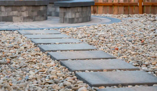 Know How To Craft Elegant Stepping Stone Walkways For Gardens