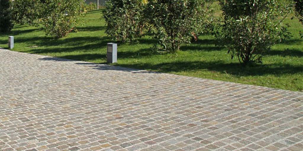 Mountain Black Cobblestone 20/30mm Cobblestone