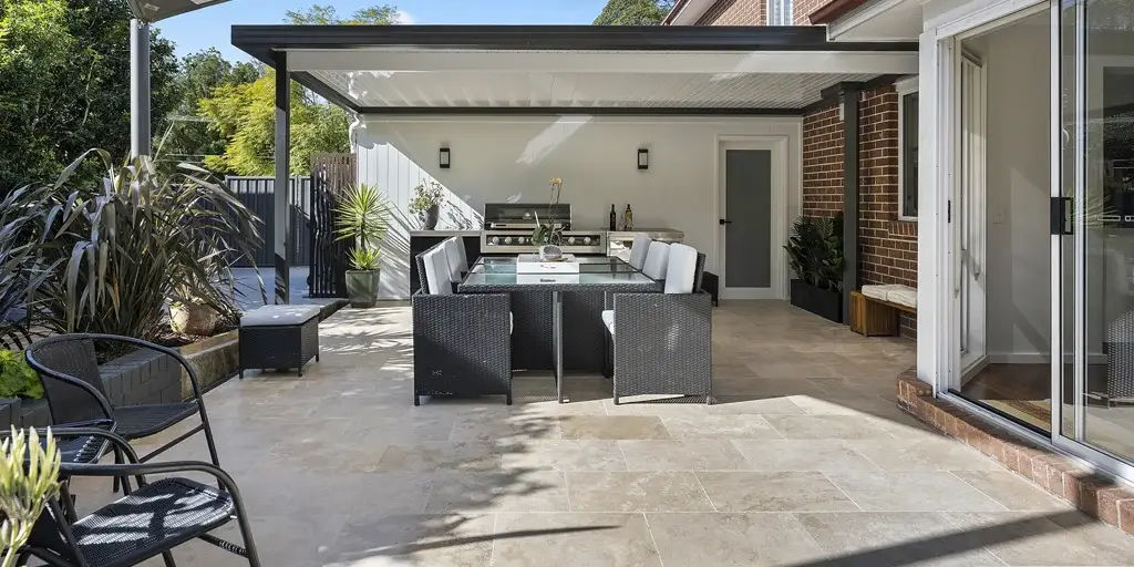 Transform Your Courtyard with Travertine Tiles: 11 Inspiring Design Concepts