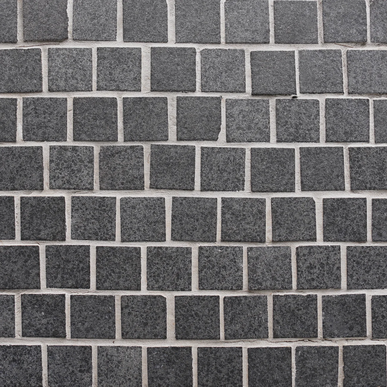 Raven Black Granite Mesh Back Cobblestone