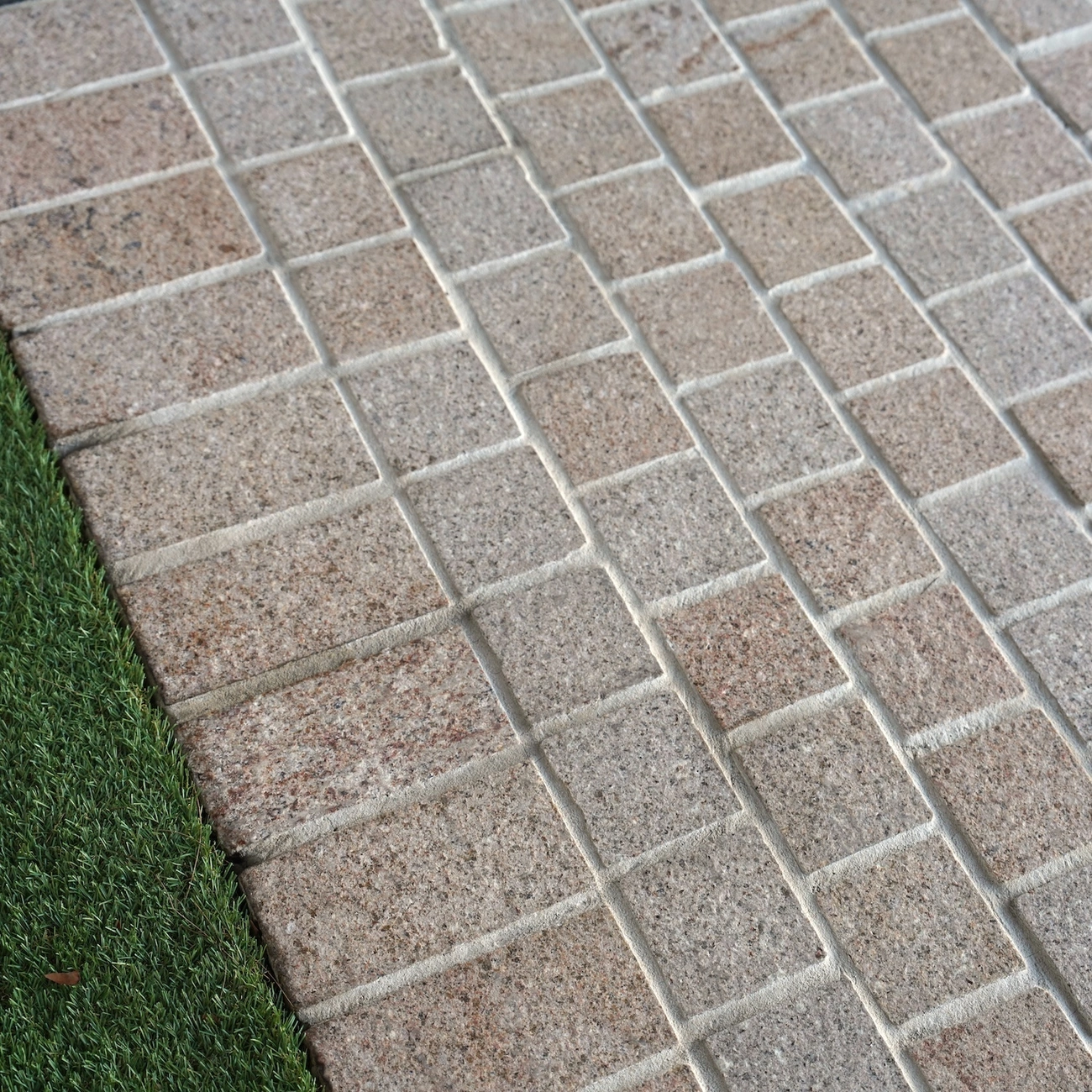 Honey Jesper Granite Mesh Back Cobblestone